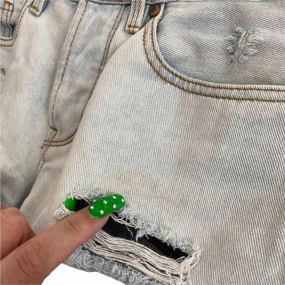 Bullhead Denim Size 25 Shorts Girlfriend Jean Denim Light Blue Distressed Cuffed - Picture 3 of 8